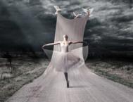 Photoshop合成在马路上翩翩起舞的芭蕾舞者