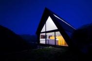 坐落在Pyrenees山的干砌石房子设计