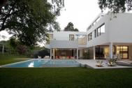 阿根廷Carrara时尚白色别墅设计效果图