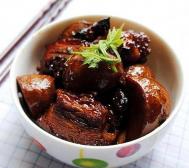 正宗七月里江南最经典的一碗红烧肉芋艿烧肉的做法