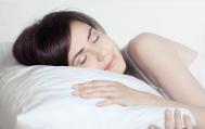 女人睡觉要脱下三样东西：手表、假牙和胸罩