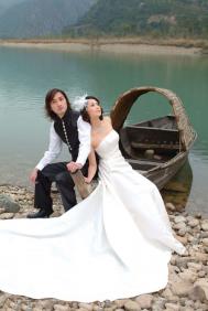 Photoshop调出河边婚纱相片纯美的蓝紫色