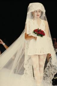 PS利用灰色通道完美抠出穿婚纱的模特教程