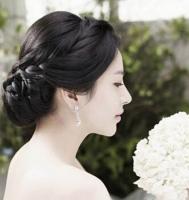 最新韩式新娘盘发图片