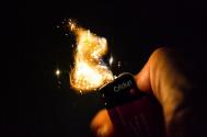 如何拍摄出打火机的电光火石