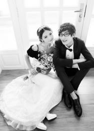 黑白韩式内景婚纱照