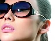 PS为美女太阳眼镜添加镜面反射风景效果教程