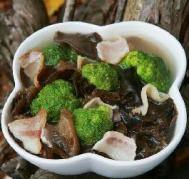 最正宗西兰花香菇木耳肉片汤的做法 西兰花香菇木耳肉片汤的做法