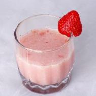 草莓综合果汁巧去粉刺怎么做 草莓综合果汁巧去粉刺的家常做法