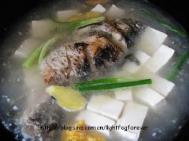最正宗平菇豆腐鱼汤的做法 平菇豆腐鱼汤怎样做