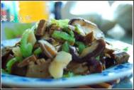 苦中有甜的豆菇烩苦瓜圆白菜如何吃 苦中有甜的豆菇烩苦瓜圆白菜的家常做法