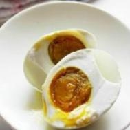 腌制咸鸭蛋的家常做法 腌制咸鸭蛋怎样做？