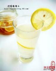 蜂蜜柠檬水的家常做法 蜂蜜柠檬水怎样做好吃