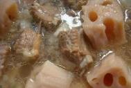花生莲藕排骨汤怎样做好吃 花生莲藕排骨汤的做法