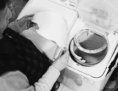 妈妈洗衣服时突遇爆炸 盘点使用洗衣机的注意事项