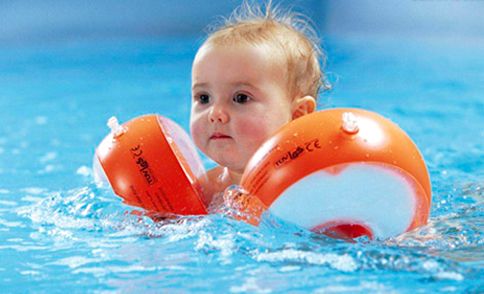 婴儿游泳的好处 婴儿游泳有什么好处