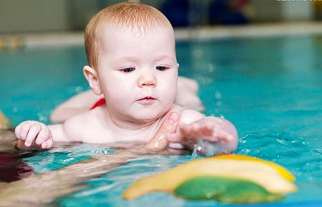 婴儿游泳注意事项 婴儿游泳需要注意什么