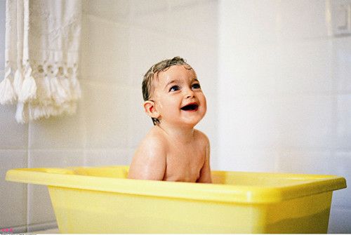 怎样让宝宝爱上洗澡 让宝宝爱上洗澡的方法有哪些
