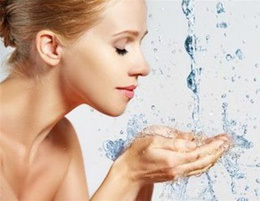正确的洗脸方法是什么 怎么正确的洗脸