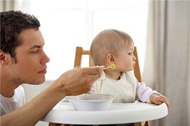 怎么让宝宝爱上吃饭 宝宝不吃饭怎么办