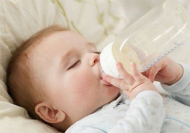 宝宝吐奶怎么办 引起宝宝吐奶有哪些原因