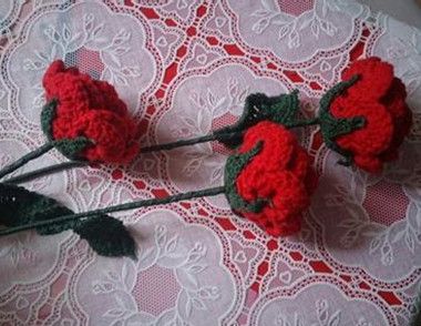 怎么钩织漂亮玫瑰花 钩织玫瑰花的方法