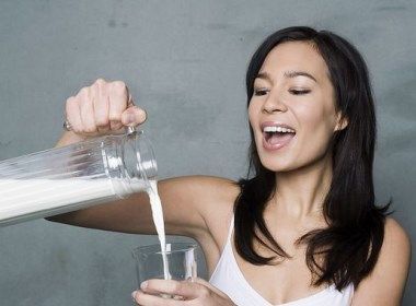 孕妇湿疹可以喝牛奶吗？