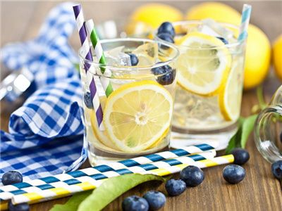 喝柠檬水有什么好处 柠檬水的八大功效