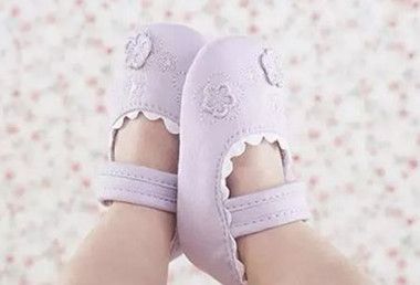 宝宝应该避免哪些穿鞋不当导致的危害
