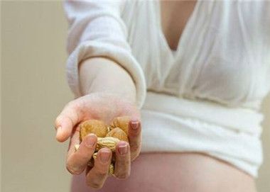 孕妇吃坚果有哪些好处 哪些坚果适合孕妇吃