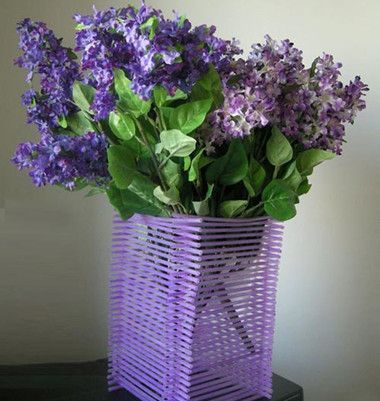 巧用吸管创意制作紫色花瓶的方法教程