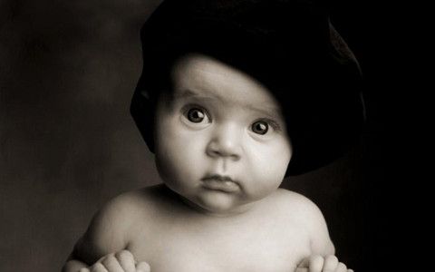 宝宝吃奶打嗝怎么办 宝宝为什么老打嗝呢