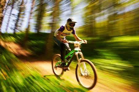 骑自行车做低碳运动 小心伤身的误区