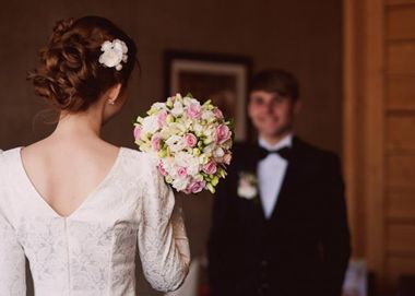 新娘子如何在结婚时容光焕发呢 婚前肌肤保养方法