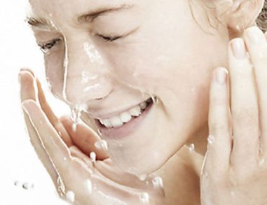 夏天需要给肌肤补水吗 补水是护肤的关键步骤