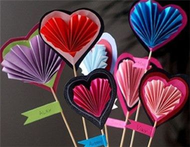 爱心折纸装饰教程 如何制作爱心折纸装饰
