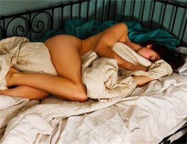 裸睡有什么好处？女生裸睡对私处好吗？
