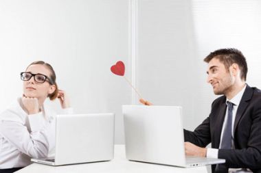 办公室爱情萌芽的5个关键  你掌握了吗？