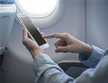 旅客飞机上玩手机被拘留 飞机有哪些注意事项