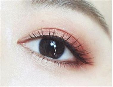 如何打造初秋红棕色眼妆 欧美大眼妆