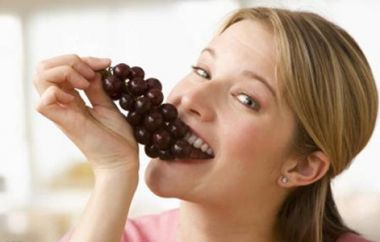 减肥的时候晚上可以吃葡萄吗？吃葡萄的正确时候
