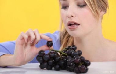 女人吃葡萄的好处有哪些 吃葡萄不仅仅减肥