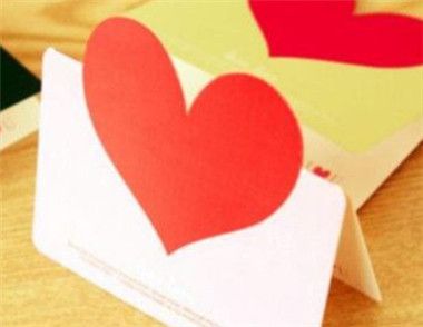 【折纸手工】怎么用彩纸制作一个爱心贺卡