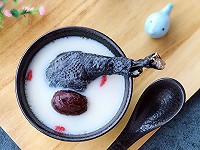 牛尾巴炖椰子黑豆汤的做法