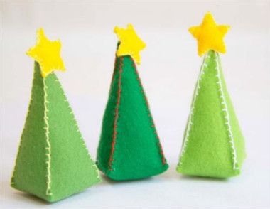 如何制作手工圣诞树 圣诞树毛绒玩具的做法