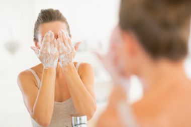 你洗脸的方式正确吗？对洗脸的认识误区