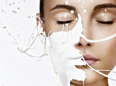 牛奶洗脸的正确方式介绍 让你的肌肤如丝嫩滑