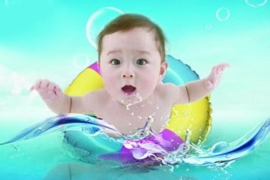 婴儿游泳有什么好处？开发智力强健身心