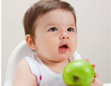 冬天到了给宝宝吃水果需要注意些什么 冬季给宝宝吃水果要适量