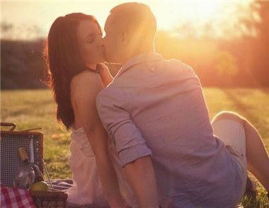 夫妻相是接吻造成的 ​怎么接吻最舒服